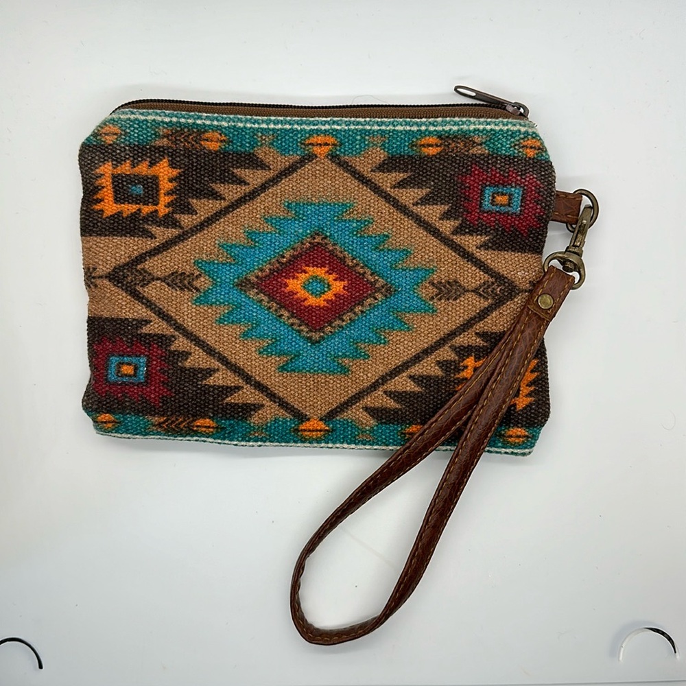 🐼 3/$25 southwest printed wristlet